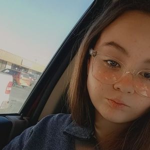 Meet your Posher, Alexia